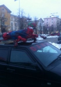 Статья "В Петрозаводске разъезжает лада с зомби на крыше"
